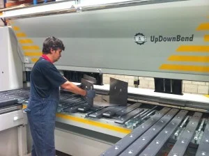 NSA-UDB1-300x224 metal metaalbewerking nibbelautomaat rolvormmachine afkortmachine waterjet snijmachine profielwals plaatwals ductzipper